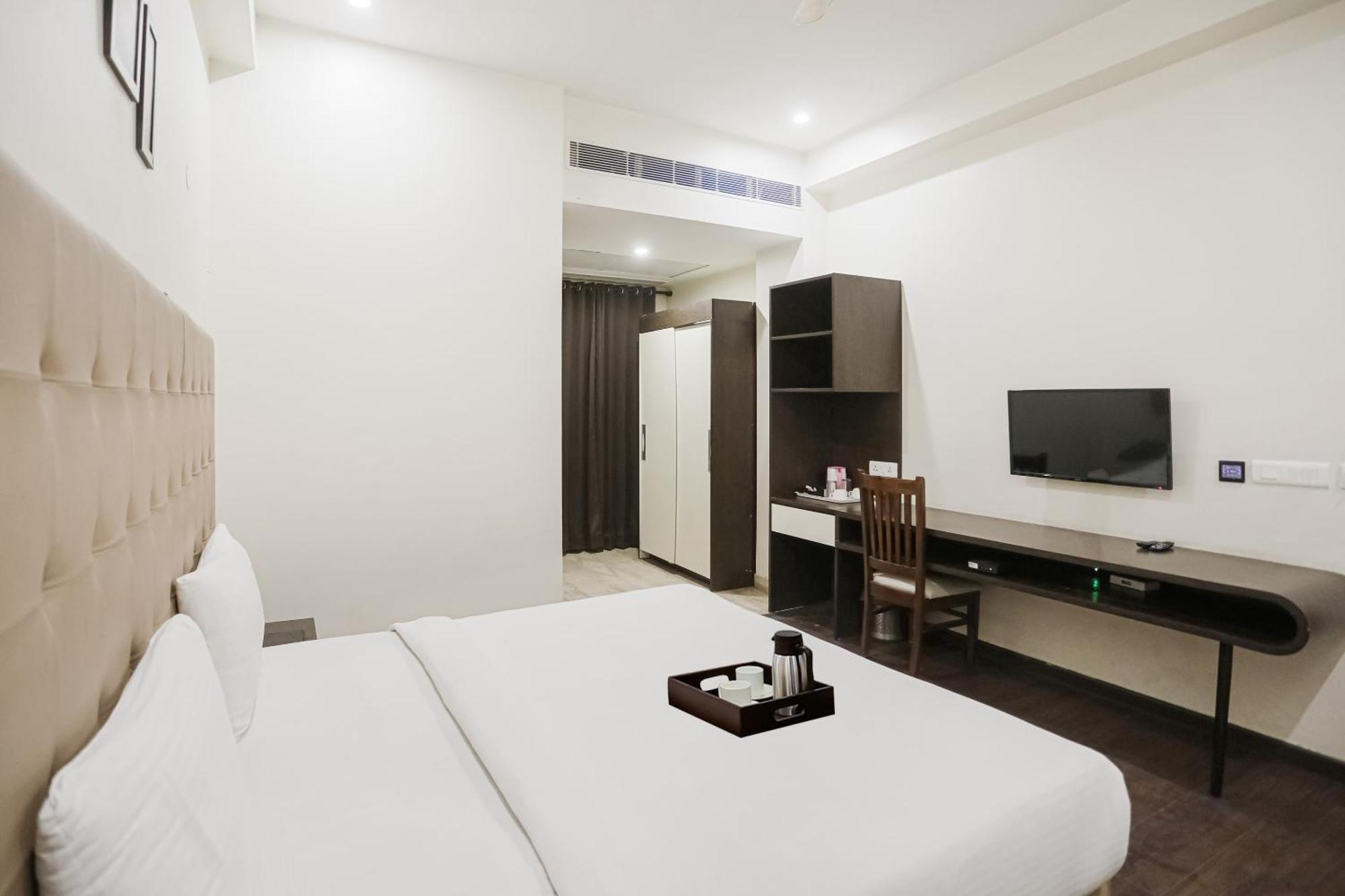 Townhouse The Amv Hotel Gurgaon Exterior photo
